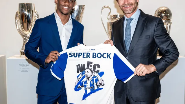 
                    FC Porto contrata extremo brasileiro Gabriel Mec ao Grêmio por 11 milhões
                