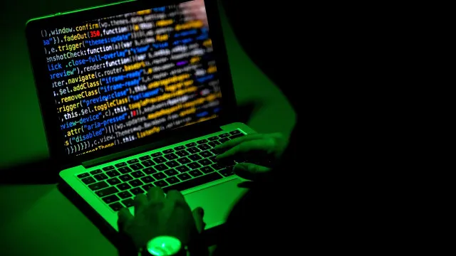 
                    Polícia timorense detém seis estrangeiros por atividades ilegais 'online'
                