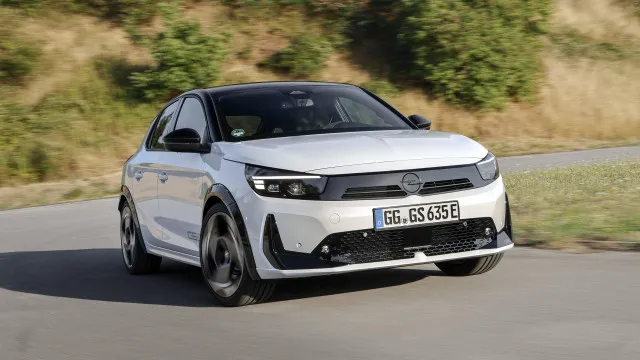 
                    Opel Corsa mais potente de sempre estreia-se em Portugal e já há preço
                