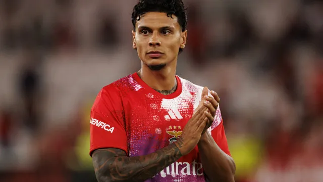
                    Ríos ainda agora se despediu do Benfica e poderá jogar contra... Ronaldo
                