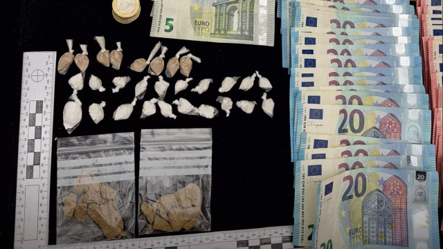 Dois homens detidos na Alta de Lisboa com droga, armas e dinheiro