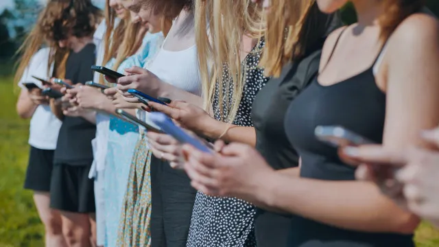 
                    Tempos livres? Redes sociais superam leitura por lazer em Portugal
                