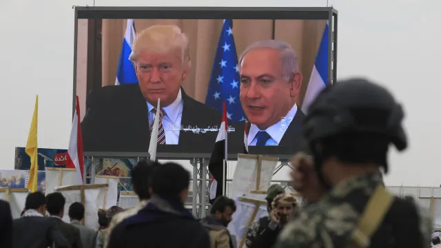 
                    Netanyahu diz que queda do regime iraniano 