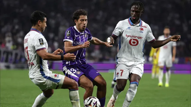 
                    Lille triunfa em Toulouse e sobe à liderança da Liga francesa
                