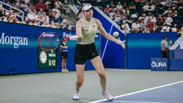 
                    Elena Rybakina segue para a terceira ronda do US Open
                