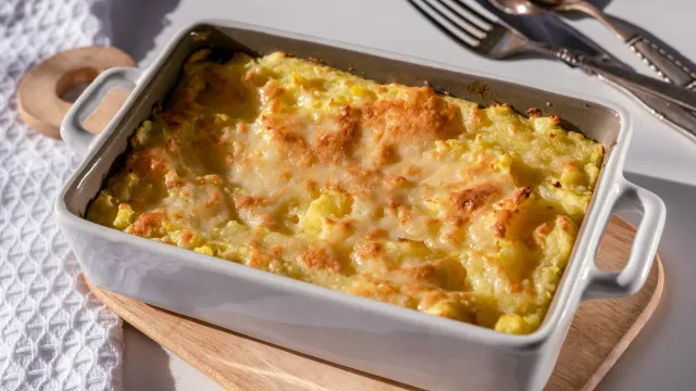 
                    Toda a família vai adorar este bacalhau com natas à moda da avó 
                