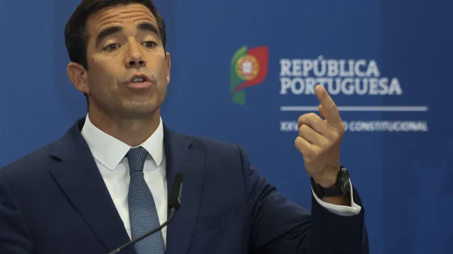 
                    Governo anuncia apoio para viticultores que não escoem uva no Douro
                