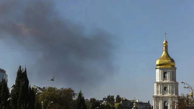 
                    Drone russo atinge sede dos serviços secretos ucranianos em Kyiv
                