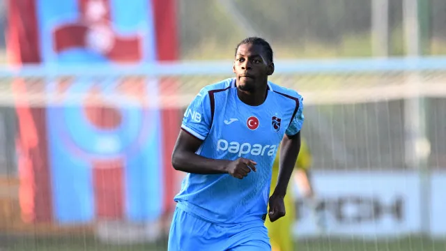 
                    Oficial: Estrela da Amadora recebe avançado por empréstimo do Trabzonspor
                