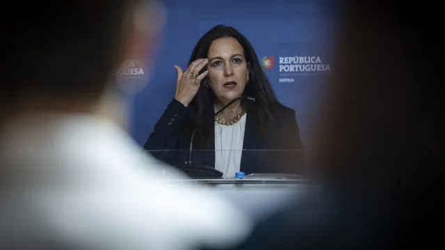 
                    Ministra esclarece: 144 mil euros não eram só para químicos do atrelado
                
