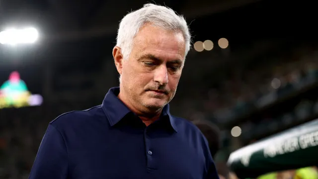 
                    Mourinho traído pelo VAR (e por Mbappé). Real Madrid cai perante o Betis
                
