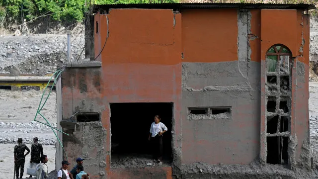 
                    Nepal: Sobe para 1.344 número de mortos pelas cheias de agosto
                