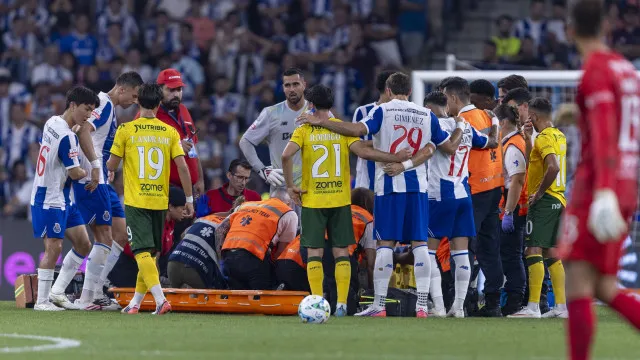 
                    Jogador do Moreirense quebra silêncio após choque com Victor Froholdt
                