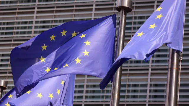 
                    UE 