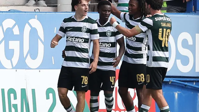 
                    Sporting B vence Feirense e sobe à liderança provisória
                