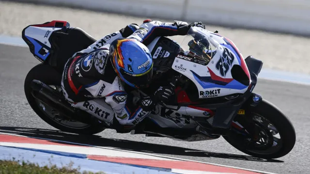 
                    Miguel Oliveira cai e abandona primeira corrida de Superbikes em França
                