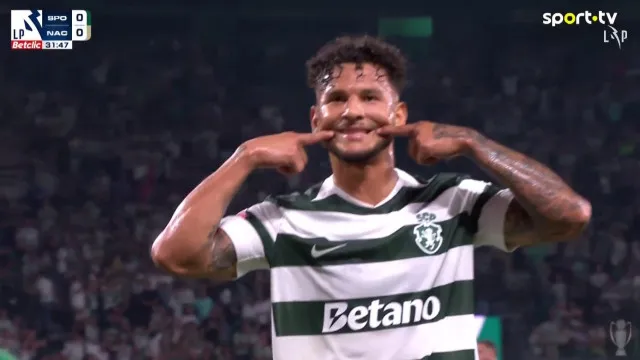 
                    Luis Suárez voltou a marcar, mas é festejo que já dá que falar
                