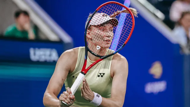
                    Rybakina bate Starodubtseva e avança para os oitavos do US Open
                