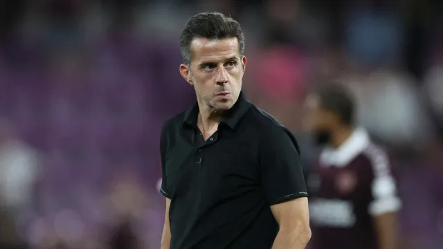 
                    Marco Silva elogia dupla Prestianni-Schjelderup e aborda lesão de Bah
                