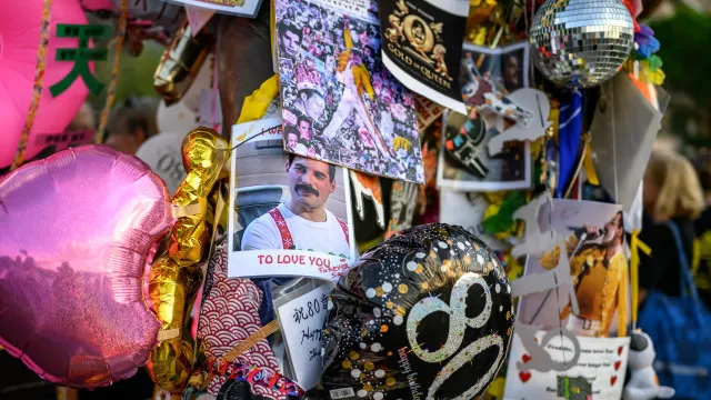
                    Milhares de fãs de Freddie Mercury assinalaram aniversário em Montreux
                