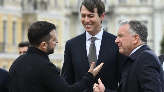 
                    Volodymyr Zelensky inicia reunião com enviados da Casa Branca
                