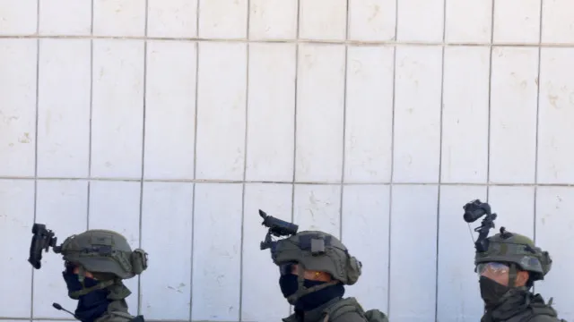 
                    Israel anuncia detenção de dez alegados membros do Hamas na Cisjordânia
                
