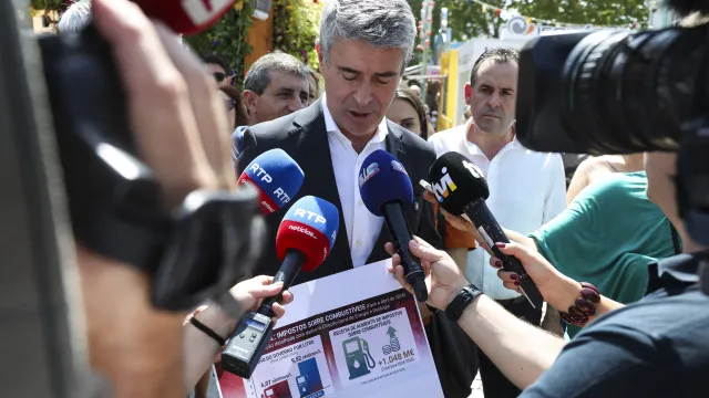 
                    PS acusa Governo de 