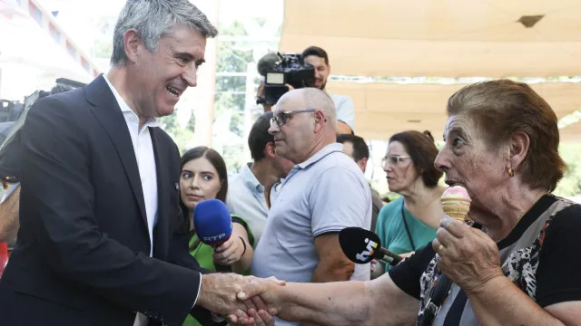 
                    Moção de censura? PS diz garantir estabilidade mas não revela decisão
                