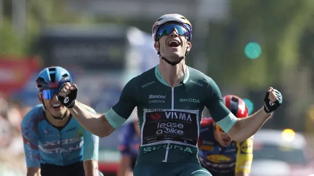 
                    Wout Van Aert vence 15.ª etapa da Vuelta. Português Ivo Oliveira foi 10.º
                