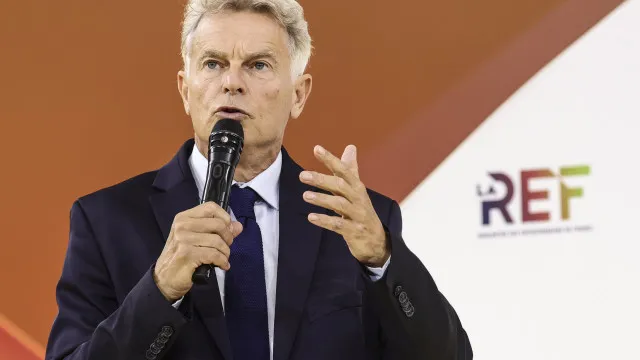 
                    Líder do Partido Comunista Francês anuncia candidatura às presidenciais
                