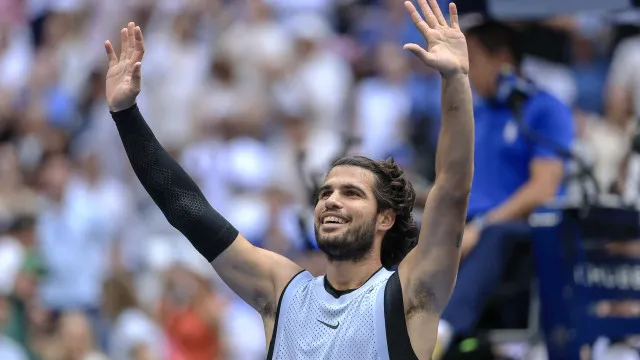 
                    Carlos Alcaraz bate Tommy Paul e está nos quartos de final do US Open
                