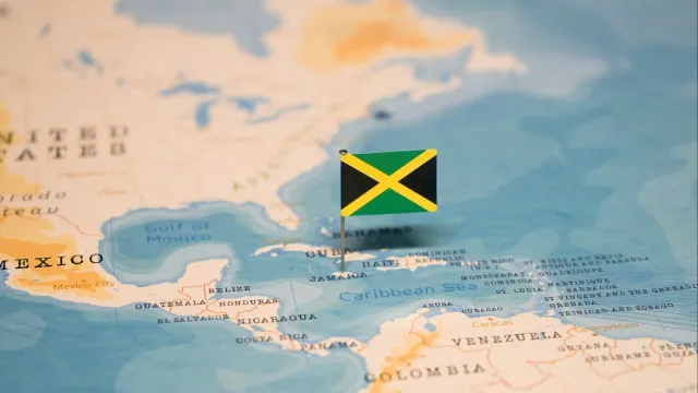 
                    Jamaica apresenta pedido de reparações pela escravatura ao Reino Unido
                