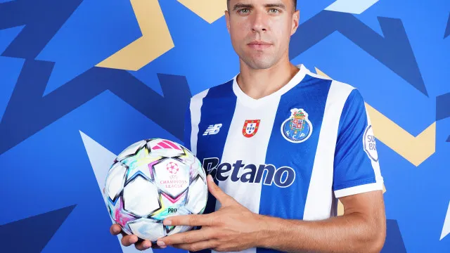 
                    Sonho adiado. Bednarek desfalca FC Porto e Farioli abre porta a favorito
                