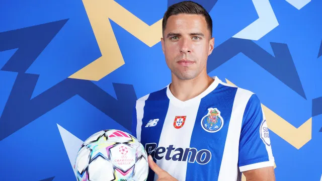 Sonho adiado. Bednarek desfalca FC Porto e Farioli abre porta a favorito