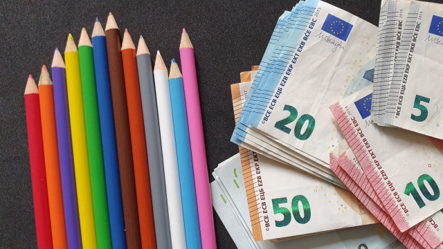 Sabe como deduzir as despesas escolares no IRS? Governo explica tudo