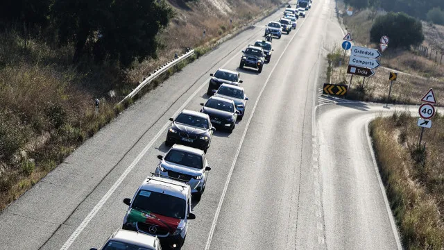 
                    Automobilistas em marcha lenta em Sines contra aumento dos combustíveis
                