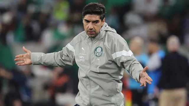 
                    Abel Ferreira sob ataque: 