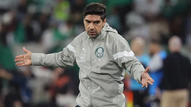 
                    Abel empurrado do Palmeiras para o Sporting: 