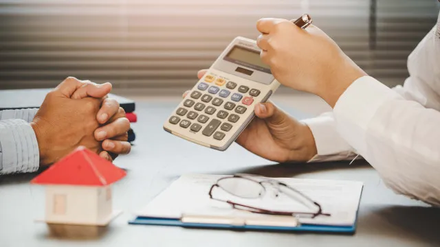 
                    Está na altura de pedir um aumento salarial? Cinco pontos a considerar
                