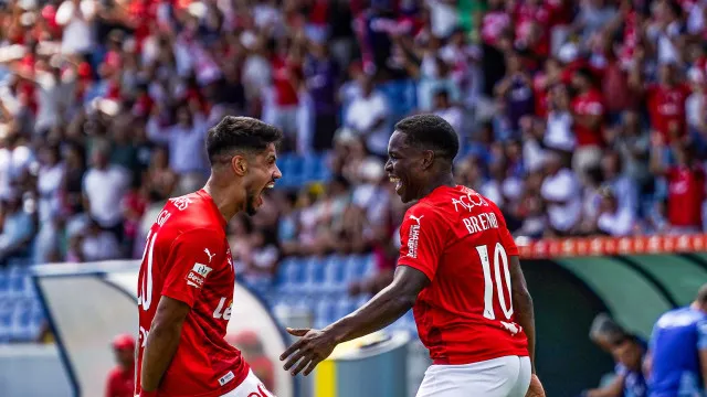
                    FC Porto, Benfica e Sporting vencem, mas Santa Clara 'ganha' a jornada
                
