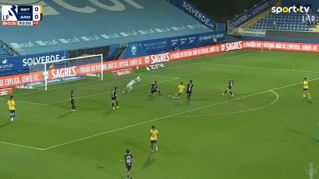 
                    Tem um minuto? Veja o resumo do Estoril-Arouca, com show de Arruabarrena
                