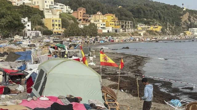 
                    Autarca de Ceuta debate crise migratória com responsáveis da UE
                