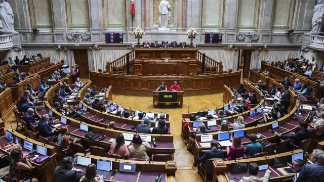 
                    Parlamento debate e vota hoje moção de censura do Chega
                