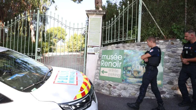
                    Quatro obras de arte roubadas de Museu Renoir em novo assalto em França
                