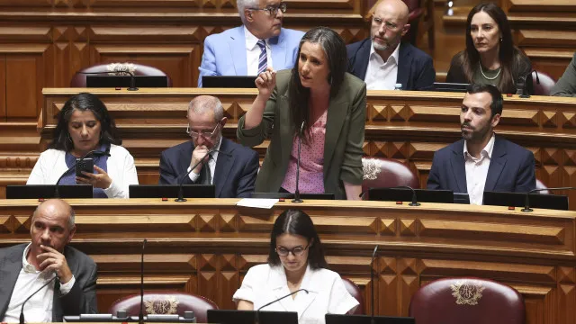 
                    Livre anuncia voto contra moção de censura apresentada pelo Chega
                
