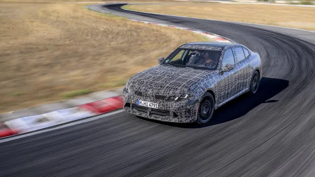 
                    Novo BMW Série 3 de combustão na fase final de desenvolvimento
                