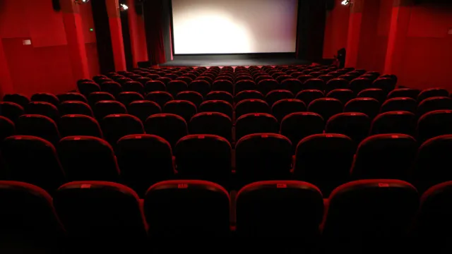 
                    Espectadores nos cinemas em agosto quase duplicam face a homólogo de 2025
                