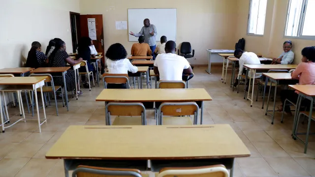 
                    Ensino superior angolano com menos 50 mil vagas para novo ano académico
                