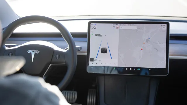 
                    Já são seis. Condução automatizada Tesla aprovada em mais um país europeu
                