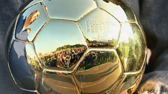 
                    Dos portugueses a Vozinha. Os nomeados para os prémios da Bola de Ouro
                